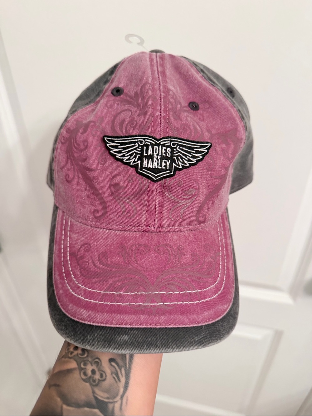Harley-Davidson Ladies Pink and Gray Embroidered Cap new no tags